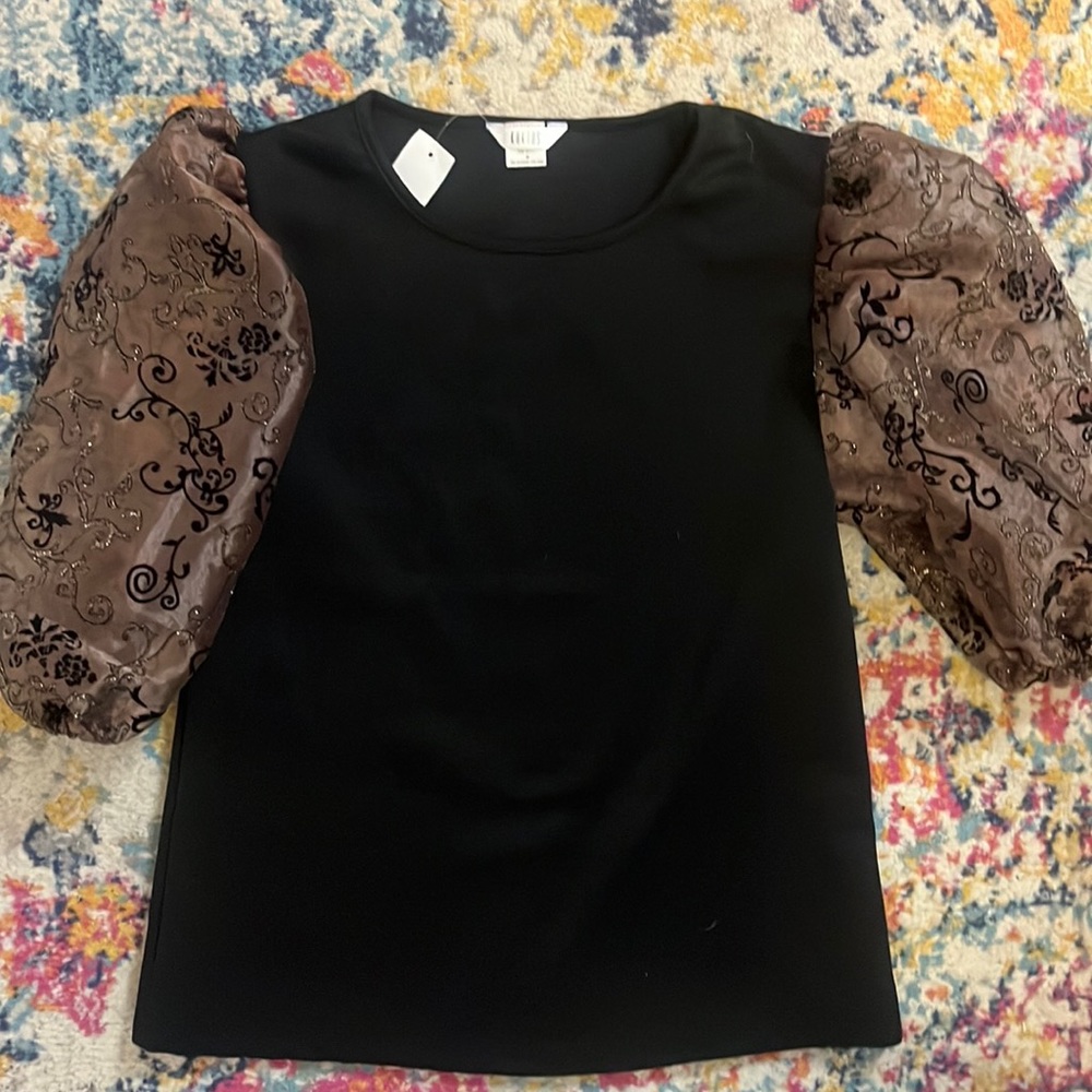 Kaktus Medium black top with puffy sleeves!!!